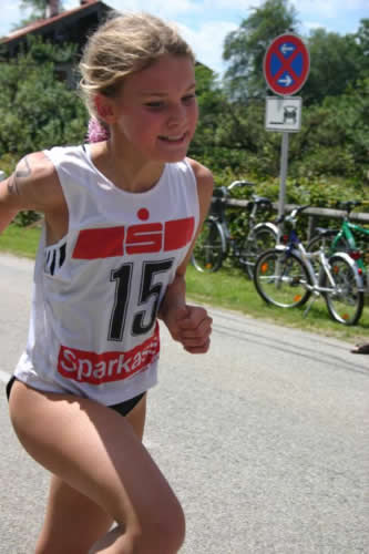 Sabrina Kaiser ehemals jngste Teilnehmerin finished zum 3. Mal den Seeoner Triathlon